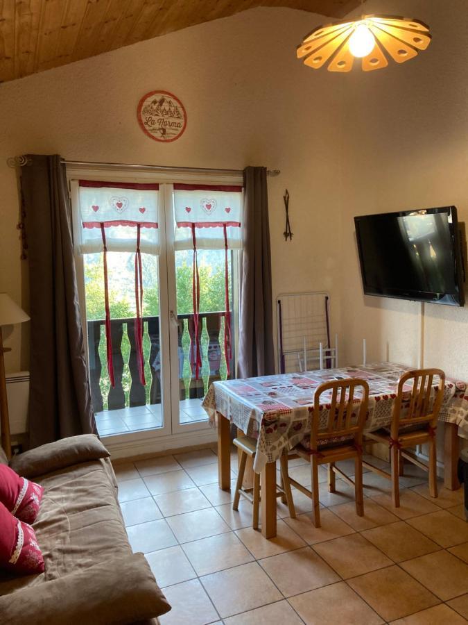 Appartement Dans Chalet Typiquement Savoyard Au Pied Des Pistes La Norma Bagian luar foto